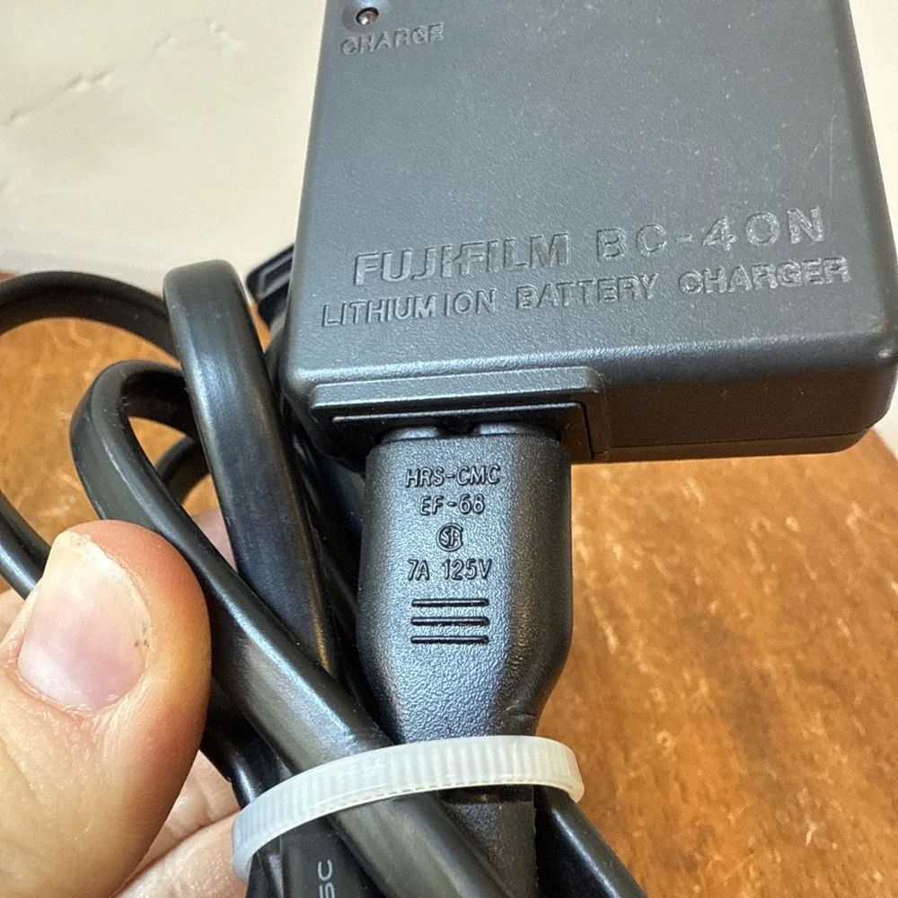 Fujifilm‎ BC-40N OEM ORIGINAL Lithium ion Battery Charger Power Class 2